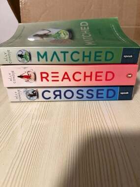 Ally Condie Matched Trilogy Paperback Set